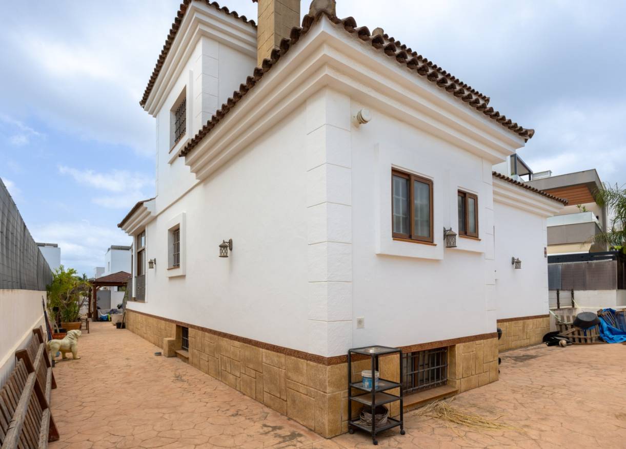 Bestaand - Villa - Los Montesinos - La Herrada