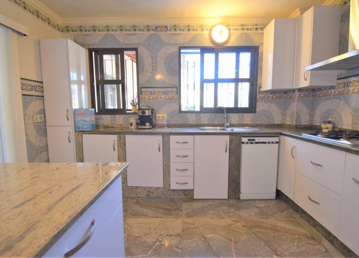 Bestaand - Villa - Orihuela Costa - Villamartin