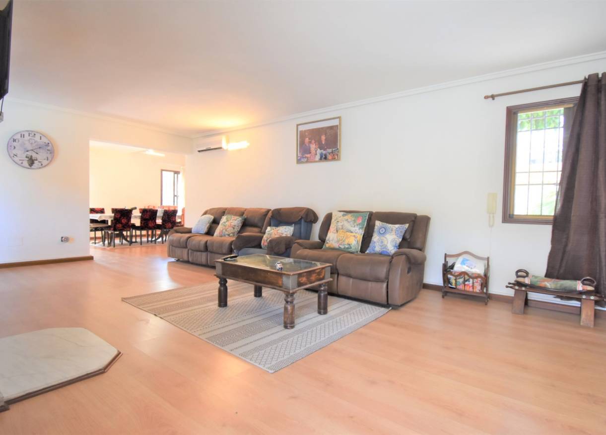 Bestaand - Villa - Orihuela Costa - Villamartin