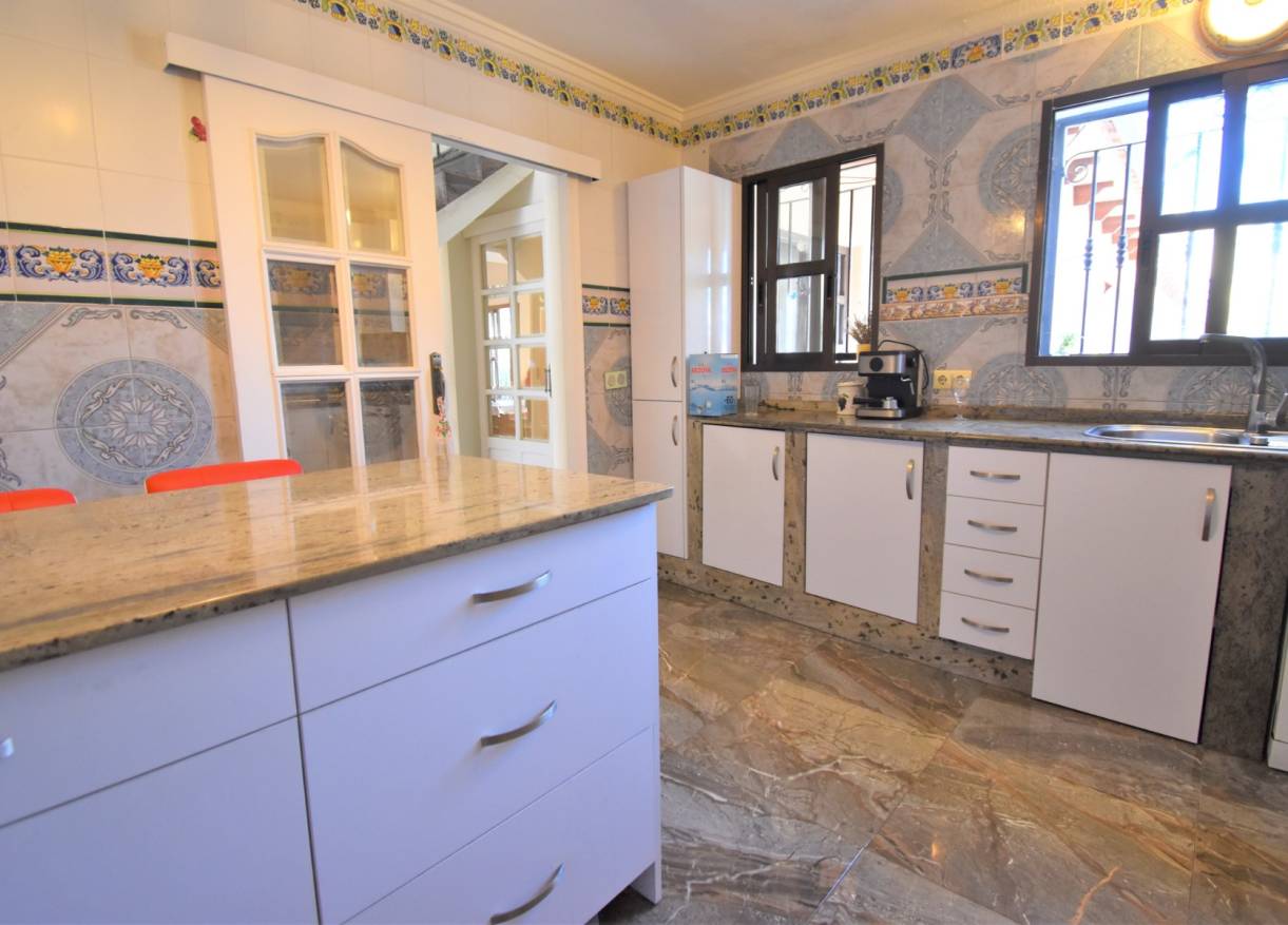 Bestaand - Villa - Orihuela Costa - Villamartin