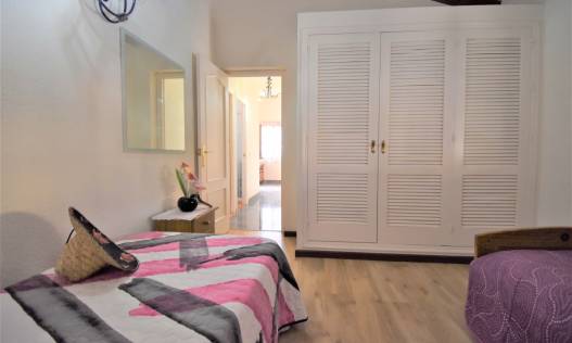 Bestaand - Villa - Orihuela Costa - Villamartin