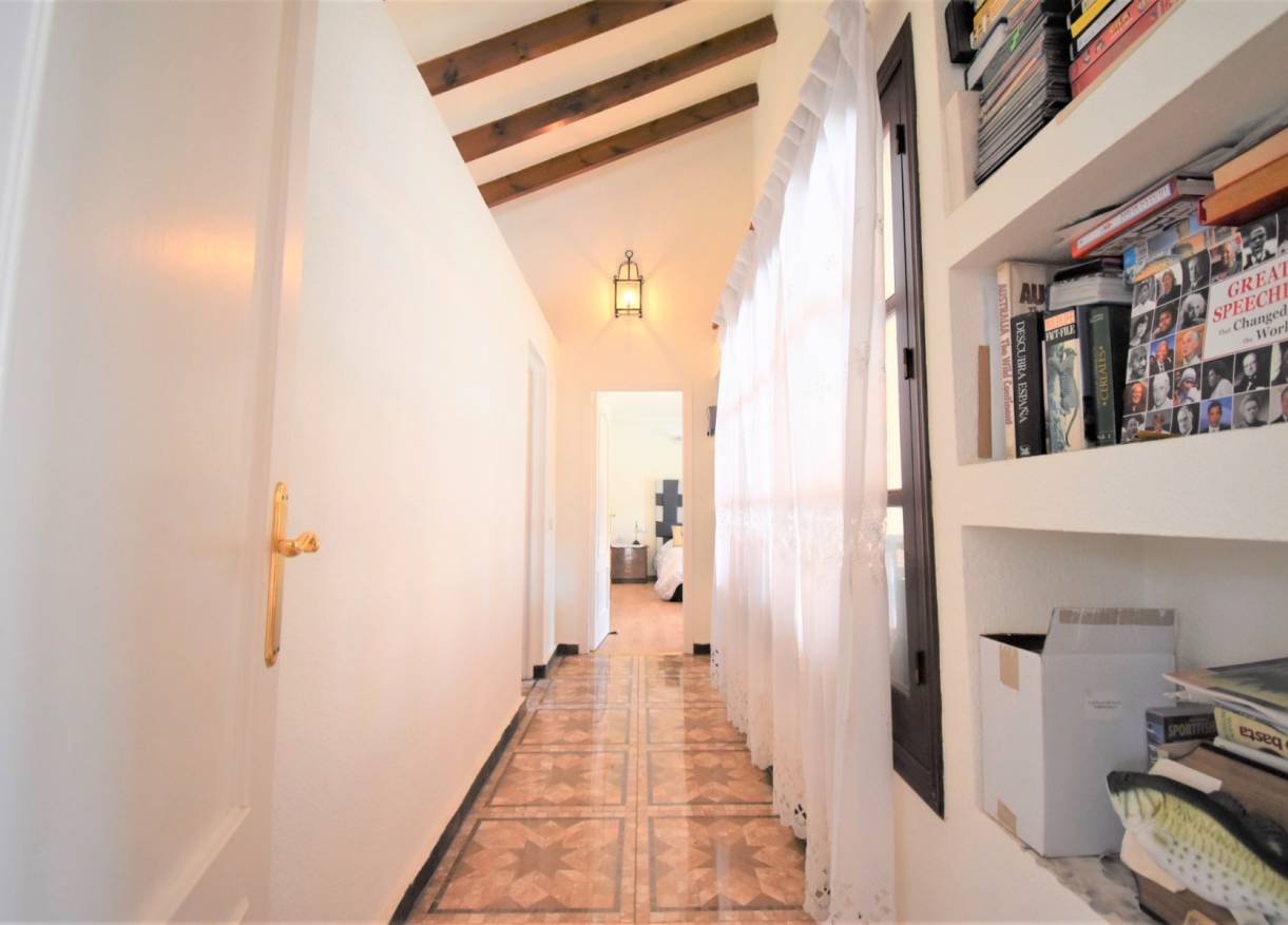 Bestaand - Villa - Orihuela Costa - Villamartin