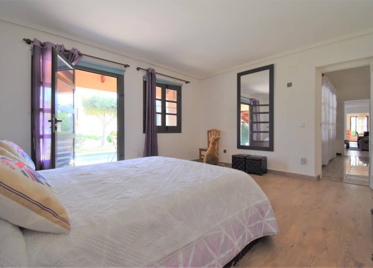 Bestaand - Villa - Orihuela Costa - Villamartin