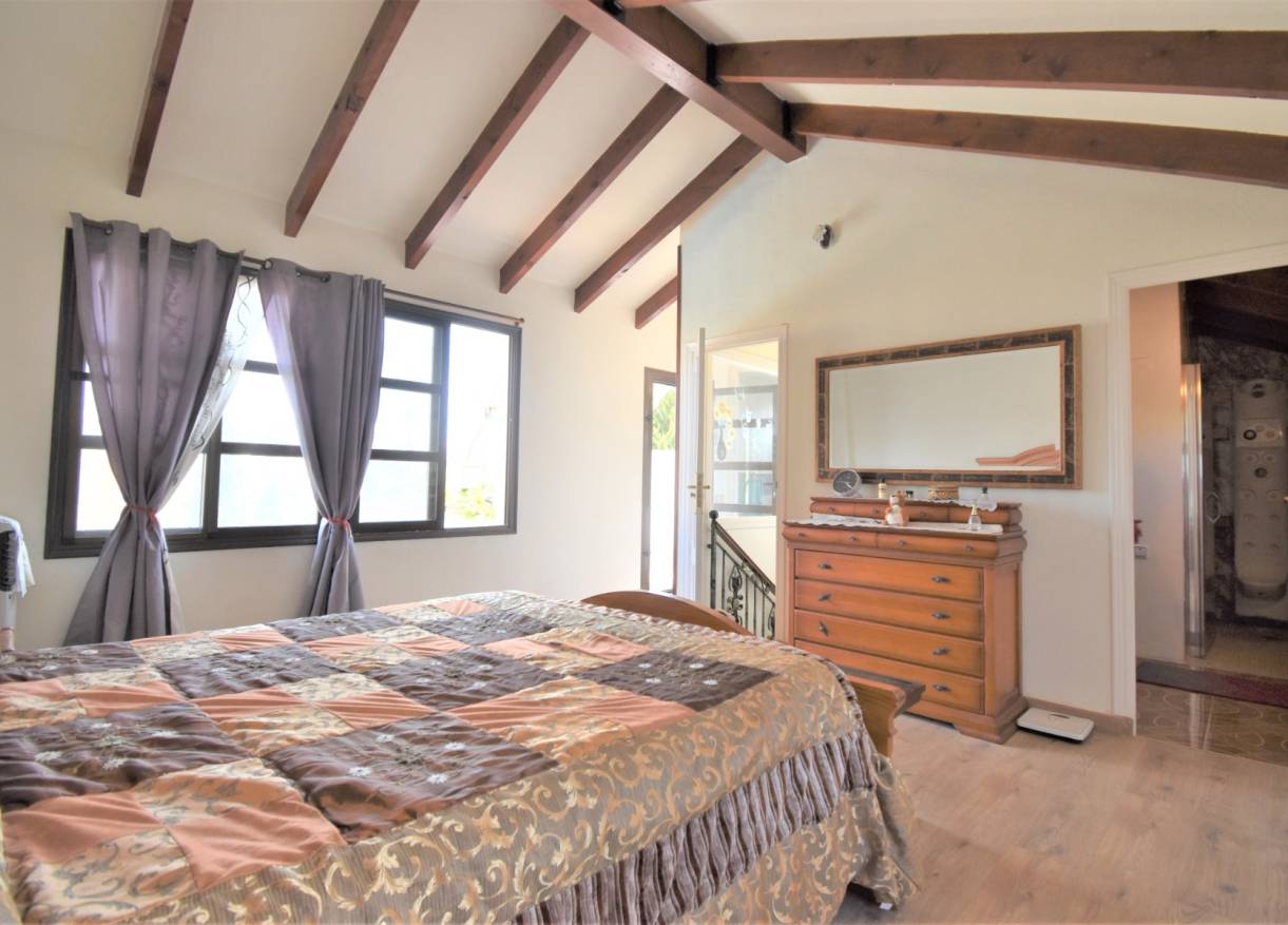 Bestaand - Villa - Orihuela Costa - Villamartin