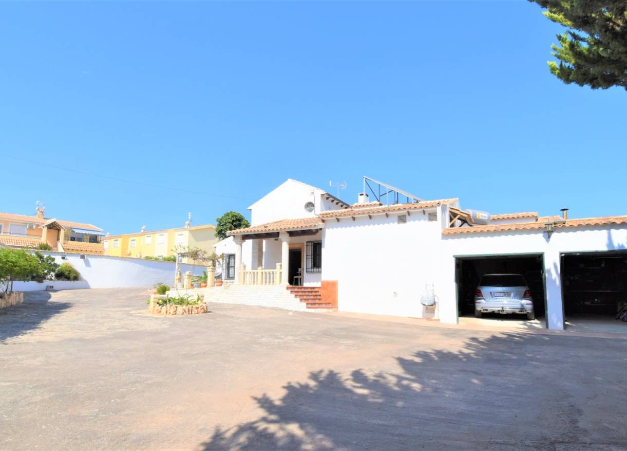 Bestaand - Villa - Orihuela Costa - Villamartin