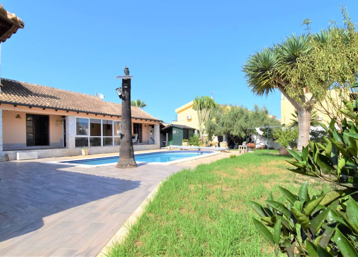 Bestaand - Villa - Orihuela Costa - Villamartin