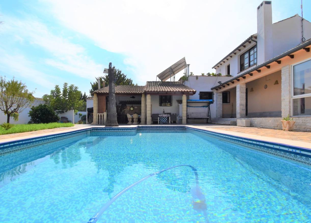 Bestaand - Villa - Orihuela Costa - Villamartin