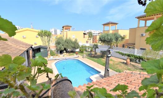 Bestaand - Villa - Orihuela Costa - Villamartin