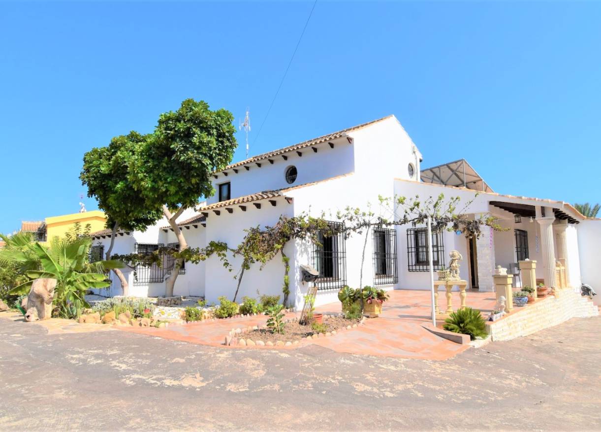 Bestaand - Villa - Orihuela Costa - Villamartin
