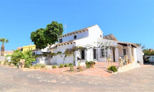 Bestaand - Villa - Orihuela Costa - Villamartin