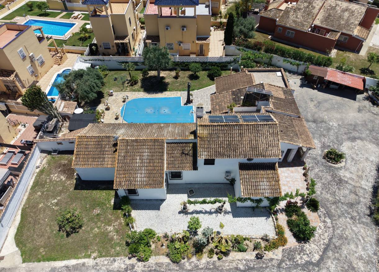 Bestaand - Villa - Orihuela Costa - Villamartin