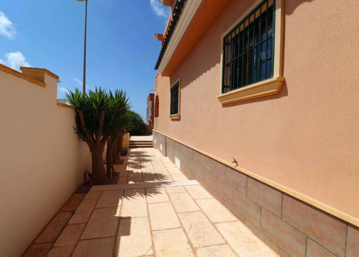 Bestaand - Villa - Ciudad Quesada - La Fiesta