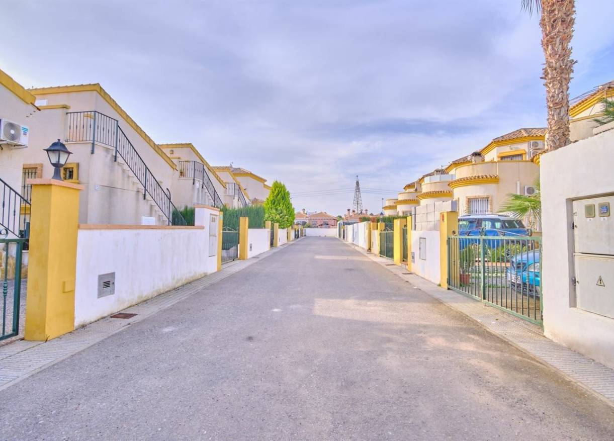 Bestaand - Villa - Los Montesinos - La Herrada