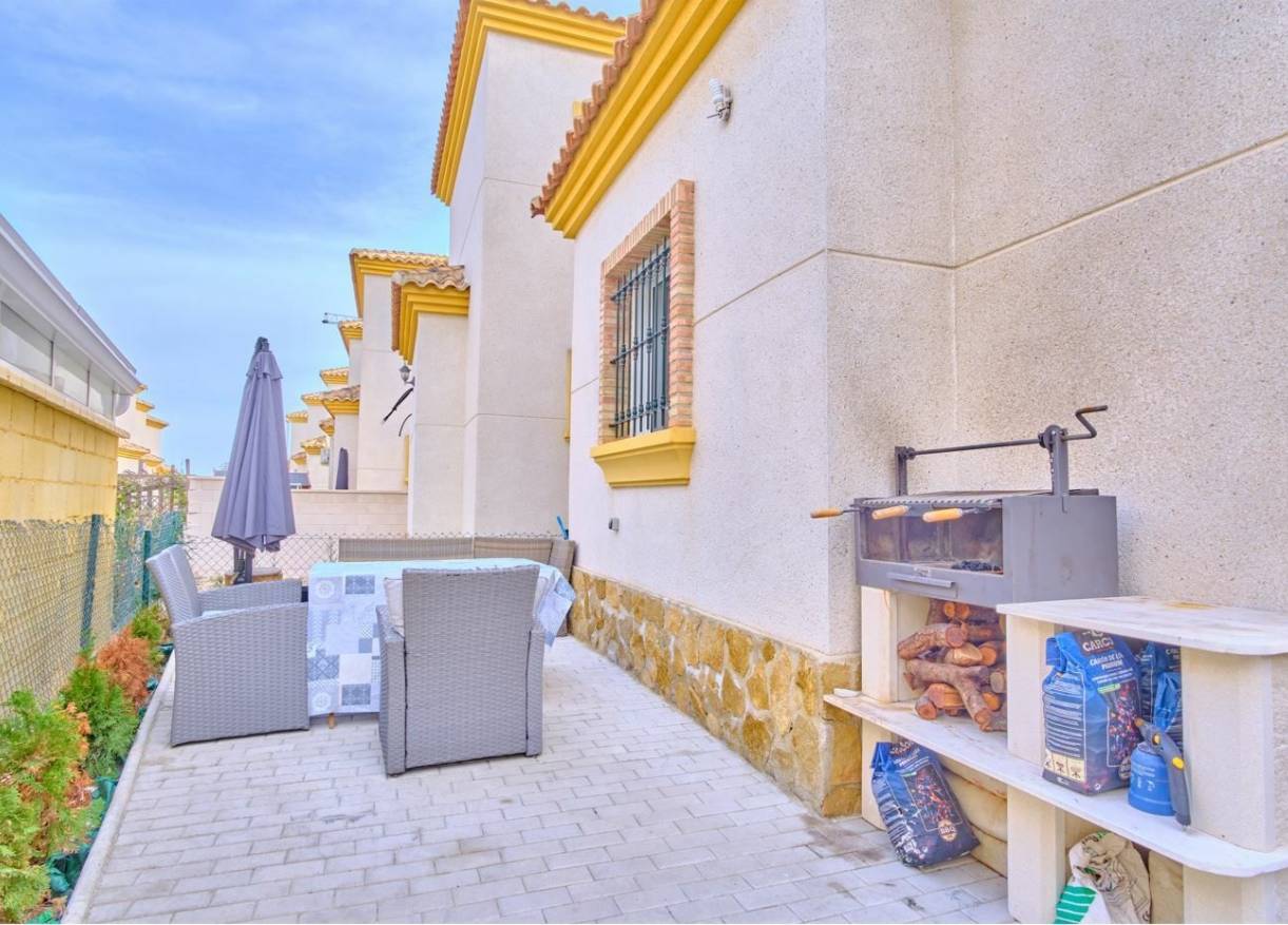Bestaand - Villa - Los Montesinos - La Herrada