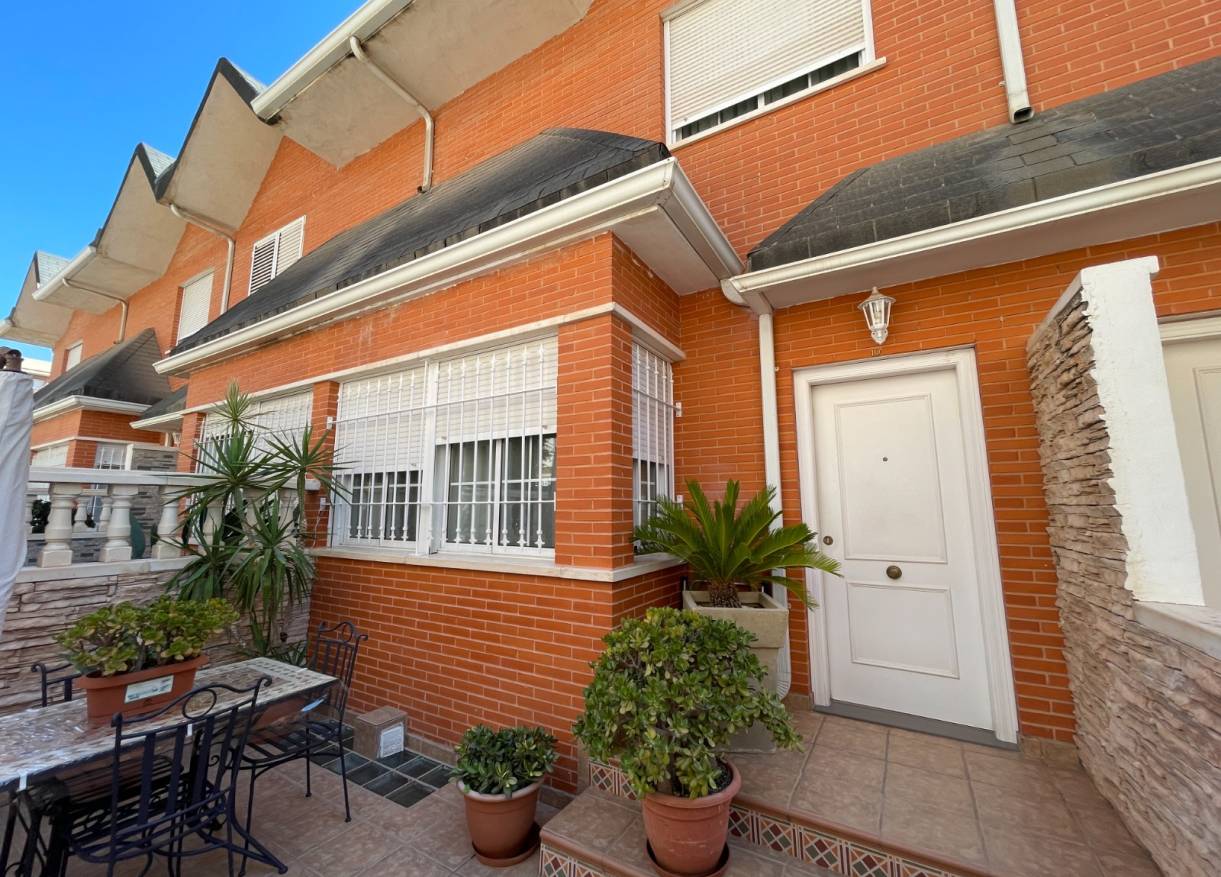 Bestaand - Townhouse / Semi-detached - Elche - Center