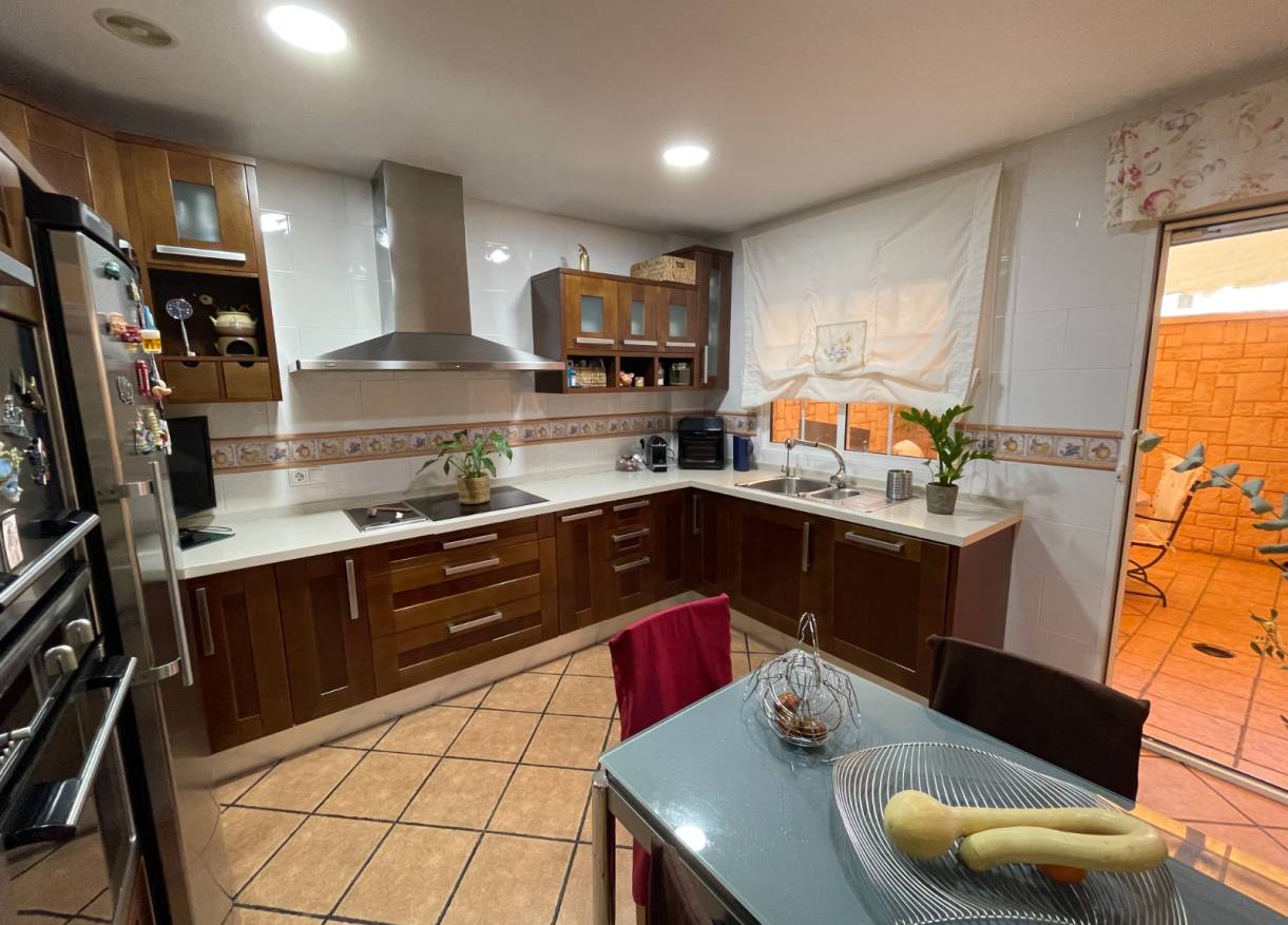 Bestaand - Townhouse / Semi-detached - Elche - Center