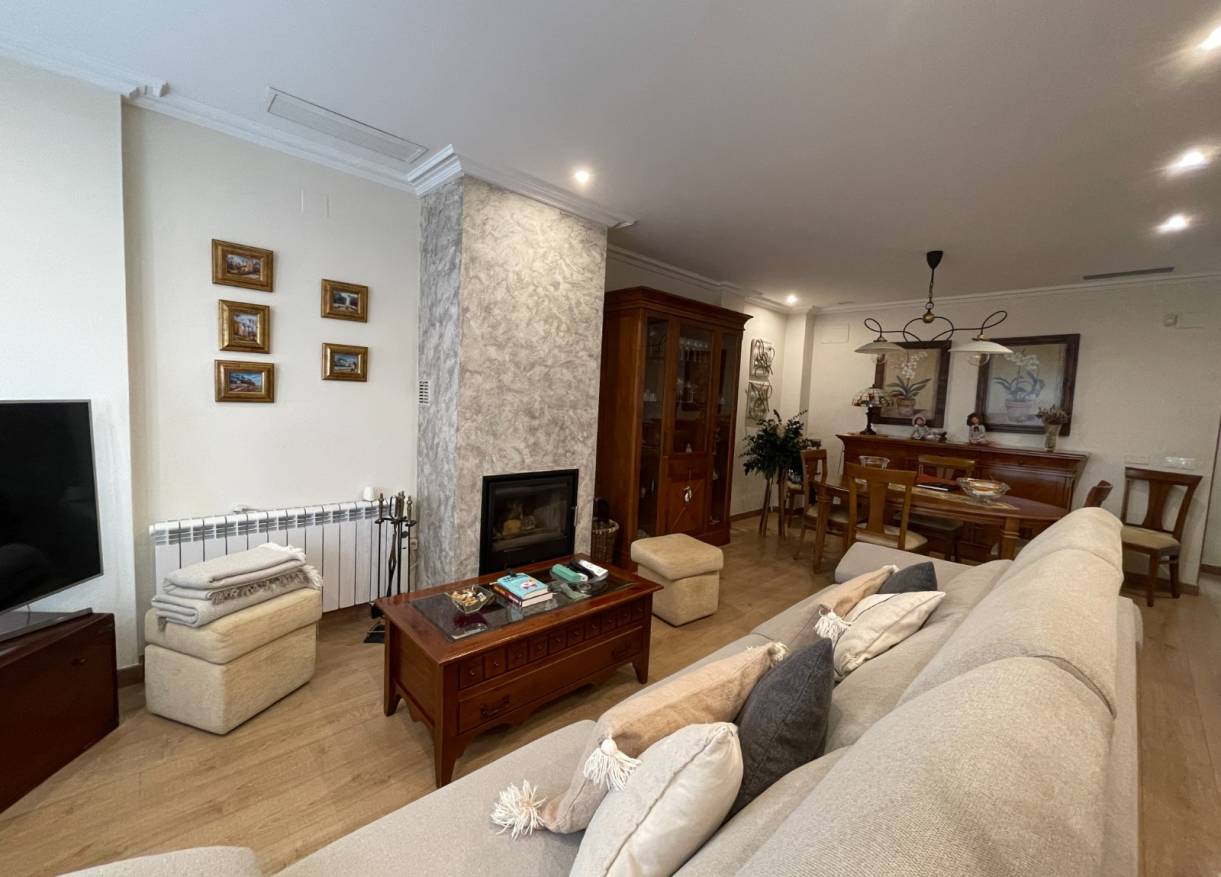 Bestaand - Townhouse / Semi-detached - Elche - Center