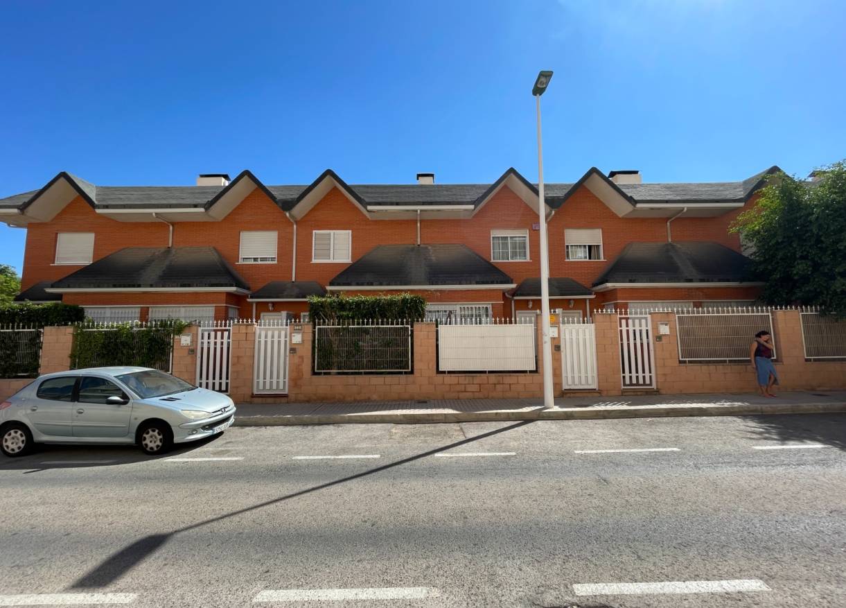 Bestaand - Townhouse / Semi-detached - Elche - Center