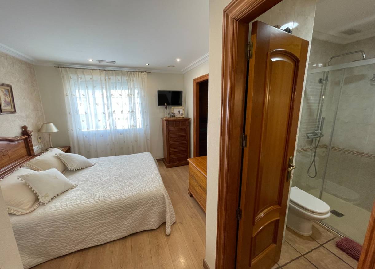 Bestaand - Townhouse / Semi-detached - Elche - Center