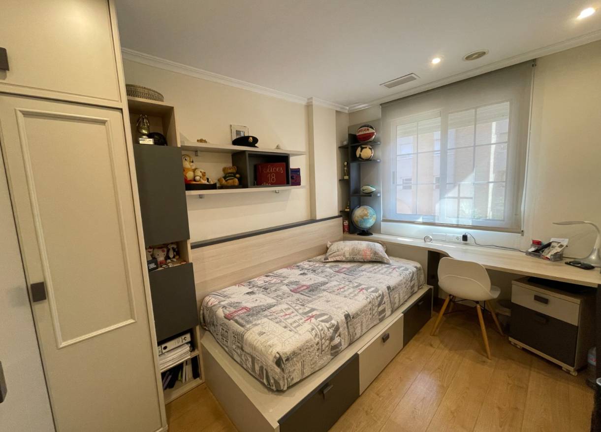 Bestaand - Townhouse / Semi-detached - Elche - Center