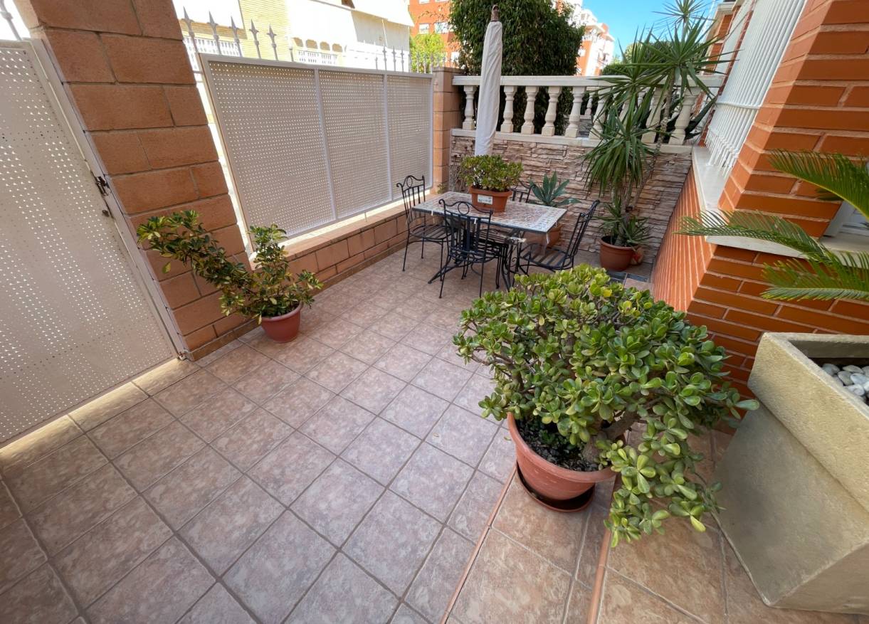 Bestaand - Townhouse / Semi-detached - Elche - Center