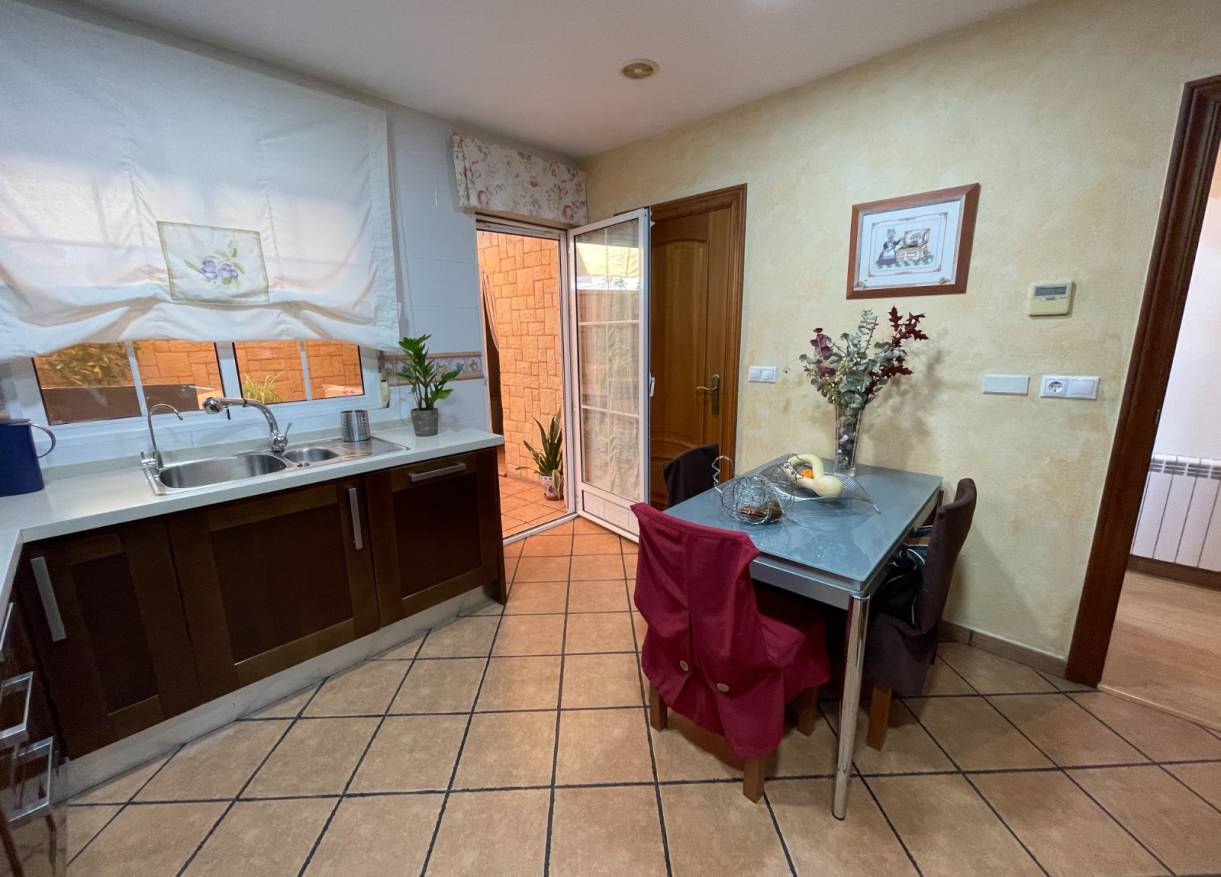 Bestaand - Townhouse / Semi-detached - Elche - Center