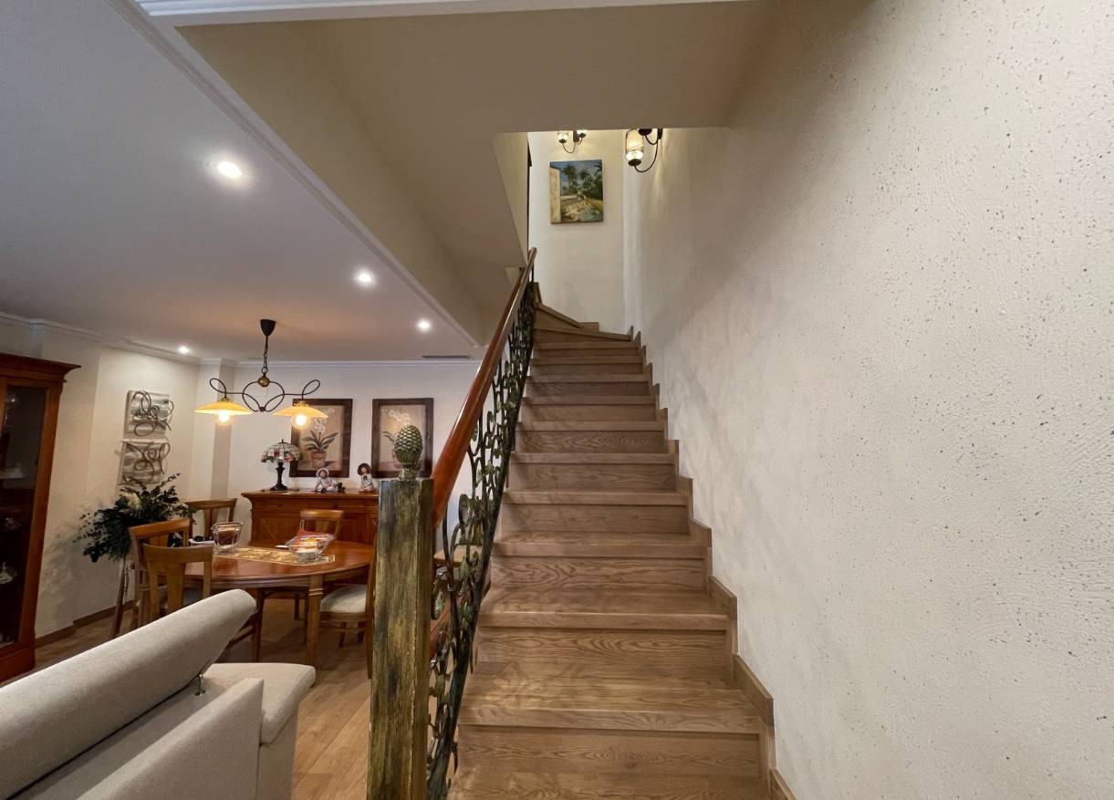 Bestaand - Townhouse / Semi-detached - Elche - Center