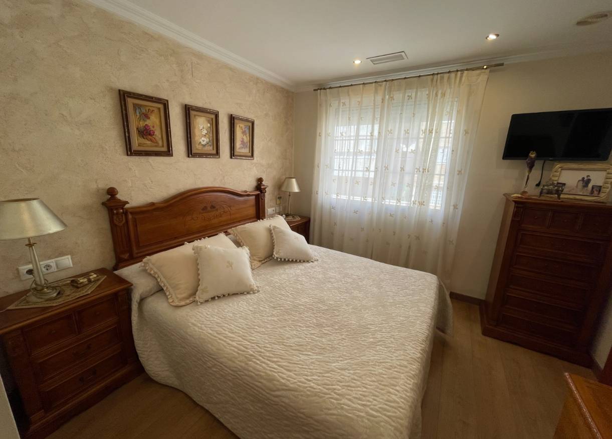 Bestaand - Townhouse / Semi-detached - Elche - Center