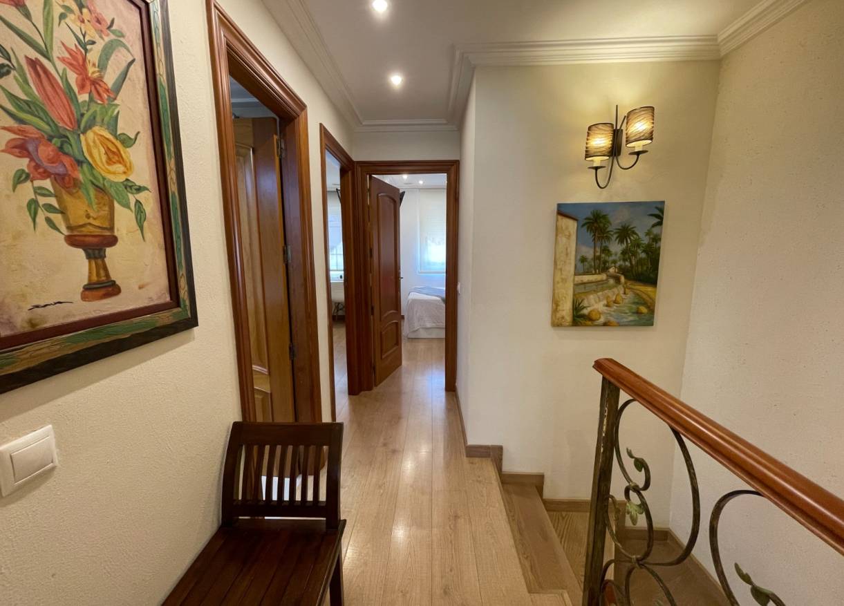 Bestaand - Townhouse / Semi-detached - Elche - Center
