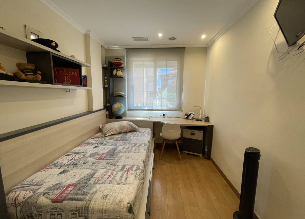 Bestaand - Townhouse / Semi-detached - Elche - Center