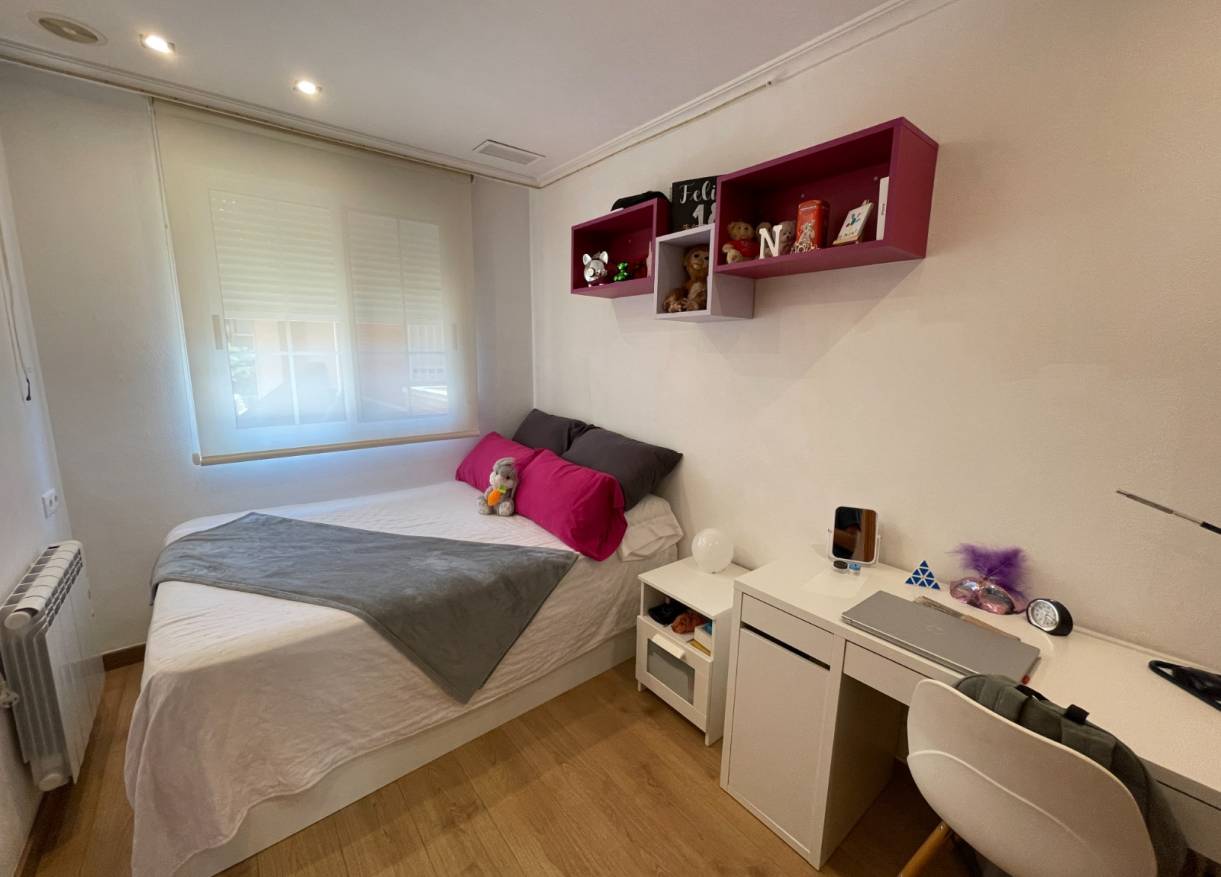 Bestaand - Townhouse / Semi-detached - Elche - Center
