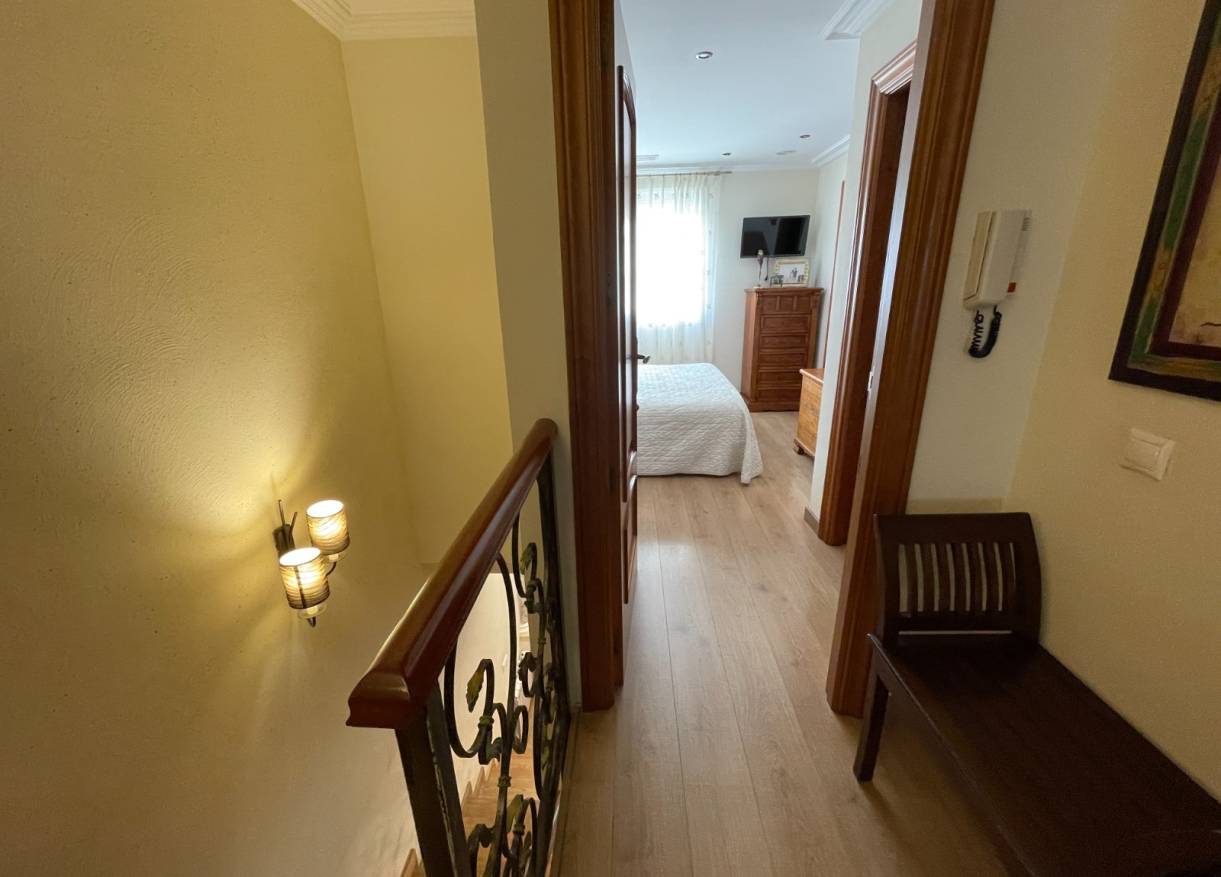 Bestaand - Townhouse / Semi-detached - Elche - Center