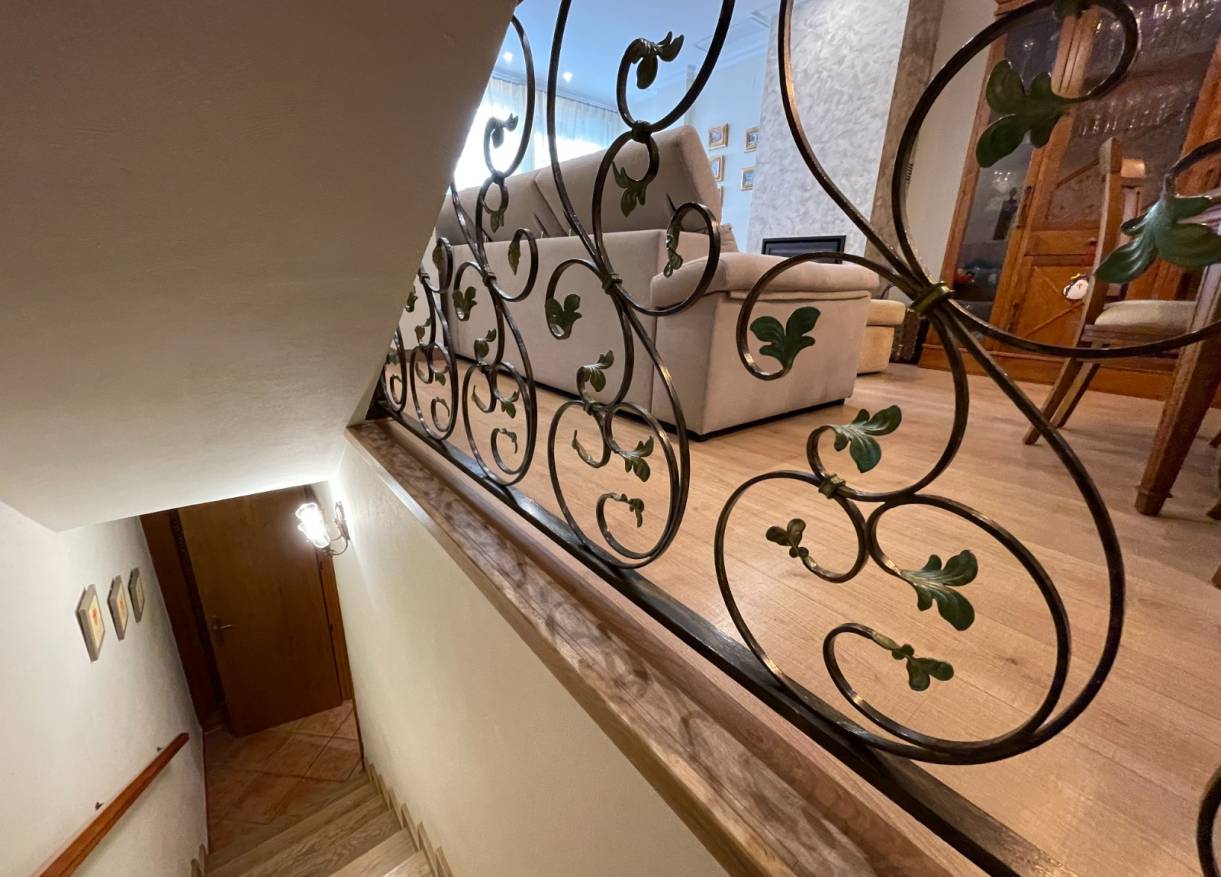 Bestaand - Townhouse / Semi-detached - Elche - Center