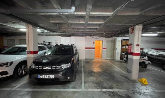 Bestaand - Townhouse / Semi-detached - Elche - Center
