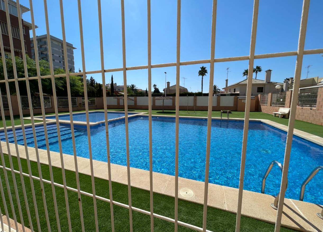 Bestaand - Townhouse / Semi-detached - Elche - Center