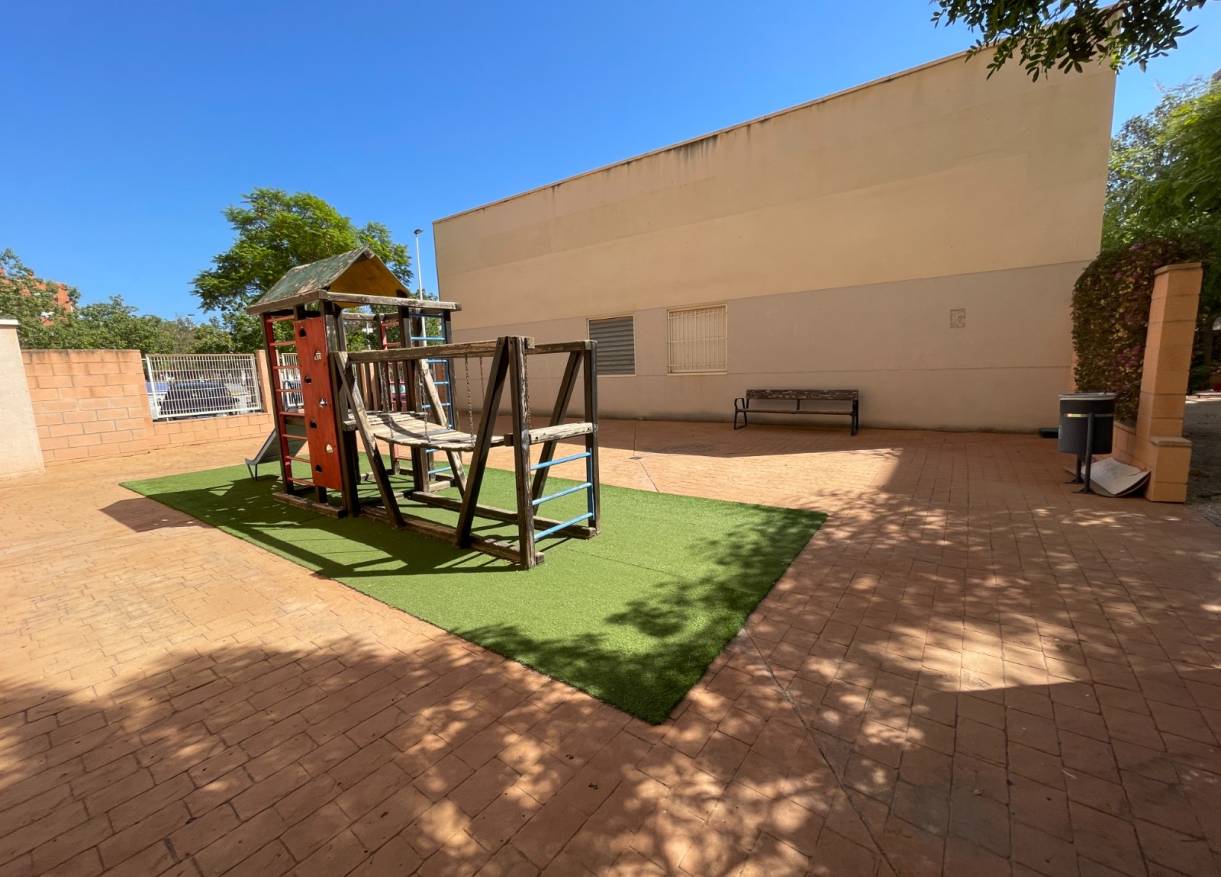 Bestaand - Townhouse / Semi-detached - Elche - Center
