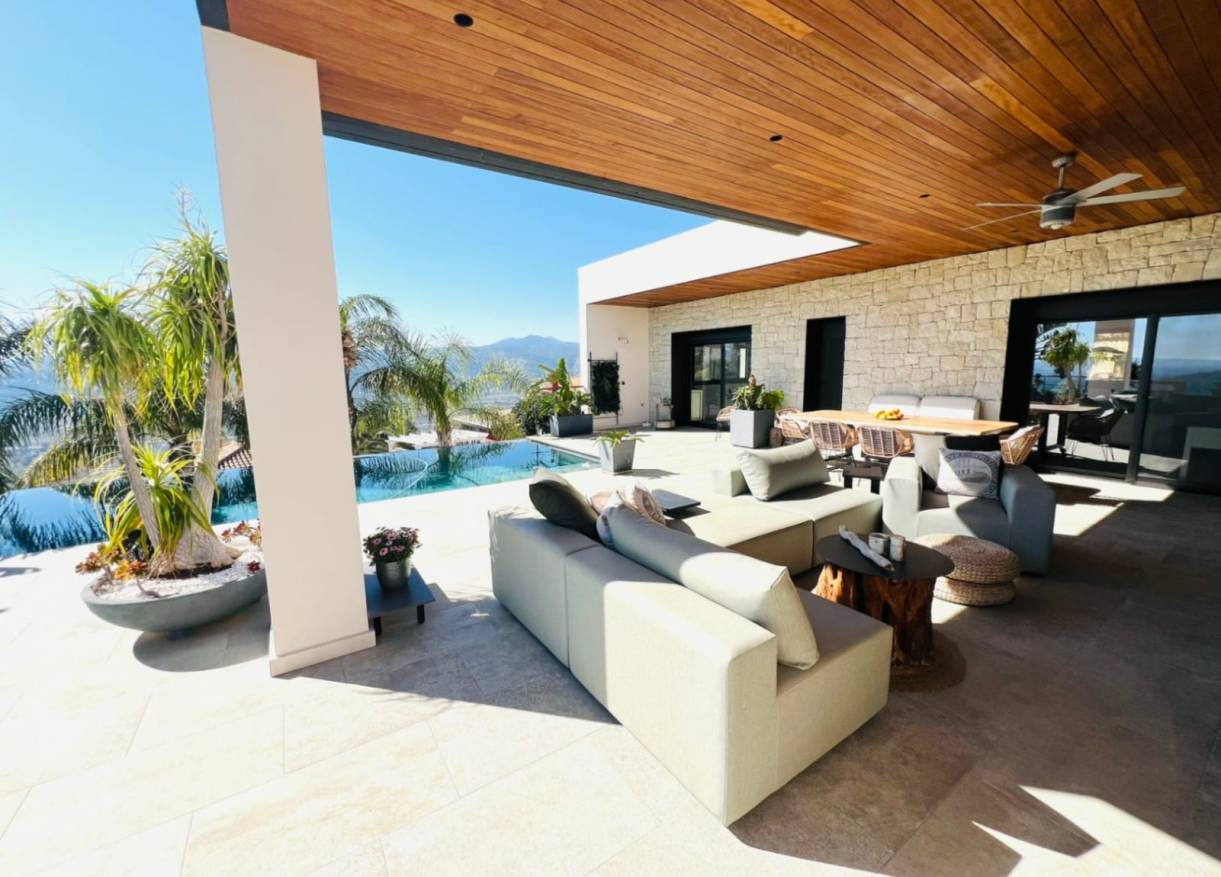 Bestaand - Villa - Denia