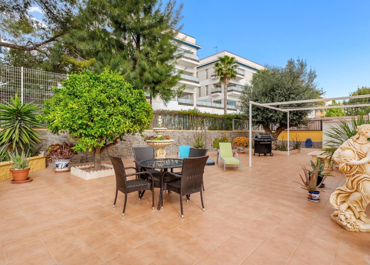 Bestaand - Townhouse / Semi-detached - Orihuela Costa - Villamartin