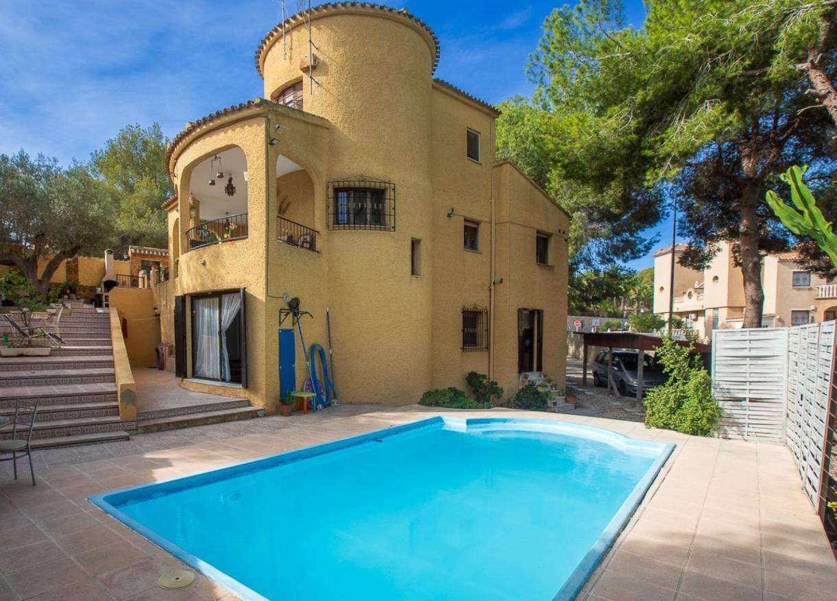 Bestaand - Villa - Villamartín - Res. Las Filipinas