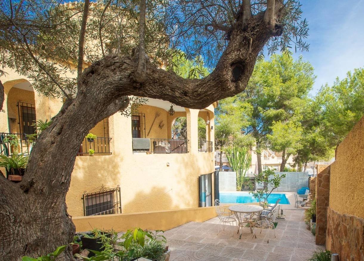 Bestaand - Villa - Villamartín - Res. Las Filipinas