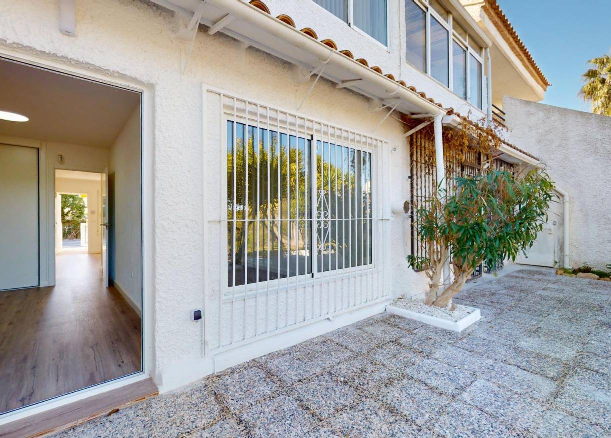 Bestaand - Townhouse / Semi-detached - Orihuela Costa - Villamartín-Las Filipinas