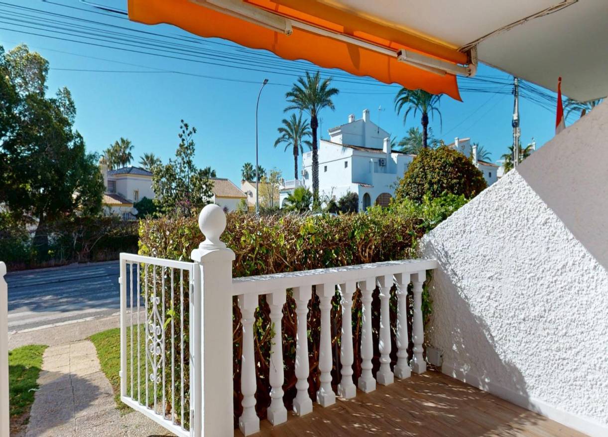 Bestaand - Townhouse / Semi-detached - Orihuela Costa - Villamartín-Las Filipinas