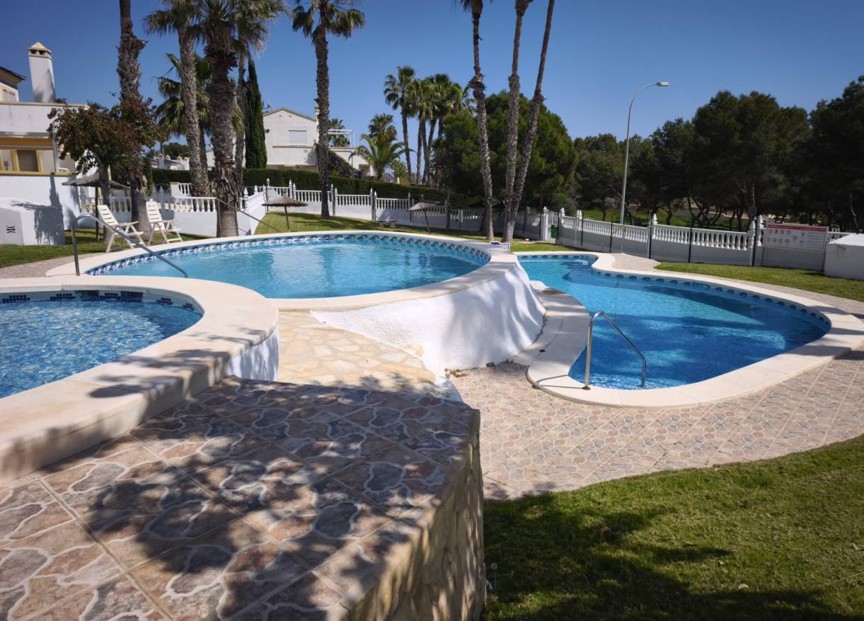Bestaand - Townhouse / Semi-detached - Orihuela Costa - Villamartin